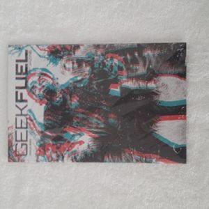 GEEK FUEL Magazine w 3D glasses THE WALKING DEAD Zombies  2017